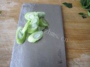 简单的黄豆芽炒肉做法图解2)