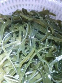 美味的蒜蓉海带做法图解2)