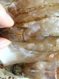美味的蒜蓉粉丝蒸开背虾做法图解11)
