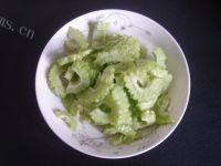 常吃不腻的炒苦瓜做法图解1)