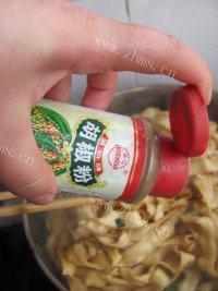味道不错的扁豆焖面做法图解18)