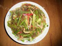 家常菜芹菜炒粉丝