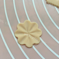 色香味俱全的迷你翻糖蛋糕做法图解9)