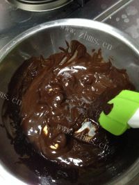 色味俱佳的熔岩蛋糕做法图解5)