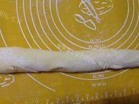 美味的豆沙花卷做法图解6)