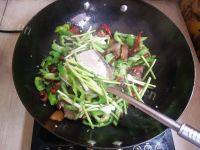 腊猪头肉炒辣椒做法图解8)