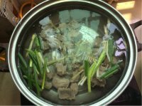 美味的玉米冬瓜排骨汤做法图解6)