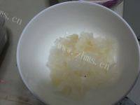 桃胶雪蛤银耳羹做法图解3)