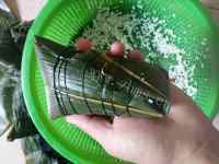 自制红豆蜜枣粽做法图解7)