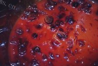 美味异常的香煎鳕鱼配蔓越莓酱做法图解4)