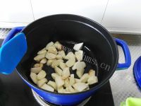 色香味俱全的啤酒炖鸡做法图解4)