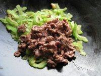 家常菜苦瓜牛肉做法图解10)