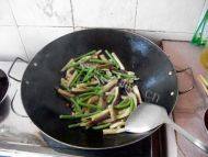 美味的茄子炒豆角做法图解5)