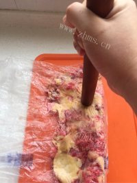 美味的简易水果冰淇淋做法图解3)