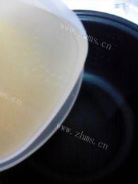 美味的南瓜小米粥做法图解4)