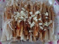 美味的蒜蓉金针菇做法图解5)