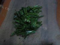简易的韭菜炒豆皮做法图解4)