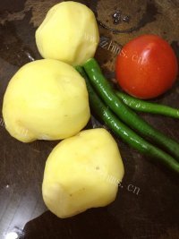 色泽鲜亮的酸辣土豆丝做法图解1)