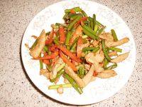 家常菜蒜薹炒鸡肉