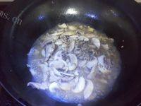 家常蘑菇肉末豆腐做法图解6)