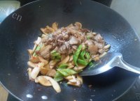 好吃的杏鲍菇青椒炒肉片做法图解6)