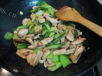 美味炒鸡肉香菇油菜做法图解12)