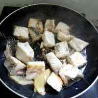 营养的豆腐鱼肉汤的做法图解四