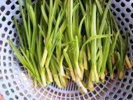 「DIY美食」蒜苗炒香肠做法图解3)