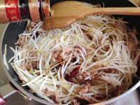 家常菜绿豆芽炒肉丝做法图解7)