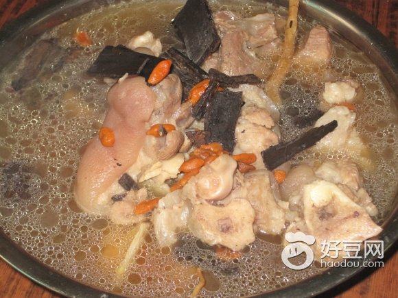 滋补猪蹄汤