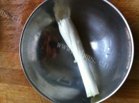 简单蒜茸炝拌小白菜做法图解3)