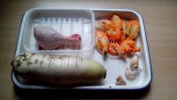 美味鸡腿虾干罗卜汤做法图解1)