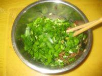 诱人的韭菜猪肉馅饼做法图解7)