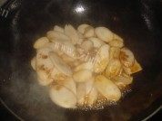 家常菜鲍汁鸡腿菇做法图解3)