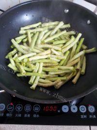 色味俱全的孜然豆角做法图解4)