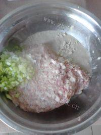 家常菜猪肉丸子做法图解3)