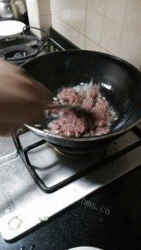 营养丰富的秋葵炒牛肉做法图解5)