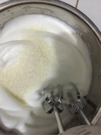 营养丰富的戚风蛋糕做法图解8)