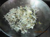 家常菜酸菜炒金针菇做法图解4)