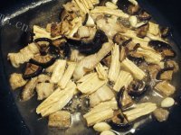 美味的家乡腐竹焖香菇焖花肉做法图解6)
