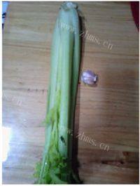 家常菜凉拌西芹做法图解1)