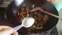 独特的辣子鸡做法图解5)