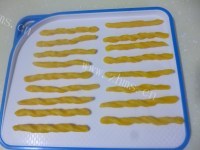 美味的蛋黄阿拉棒做法图解7)