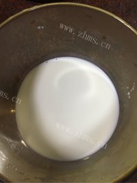 自制牛奶小馒头做法图解2)