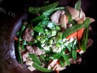 香气浓郁的荷兰豆炒肉做法图解8)
