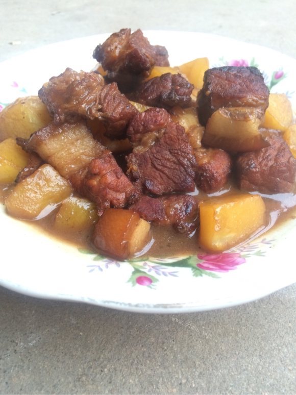 诱人的土豆红烧肉