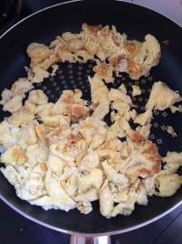 美味的韭菜鸡蛋馅水饺做法图解3)