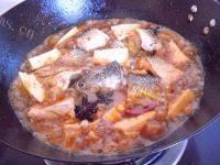 家常菜梭鱼炖豆腐做法图解3)
