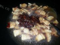 美味的瓜圃豆豉焖肉做法图解7)