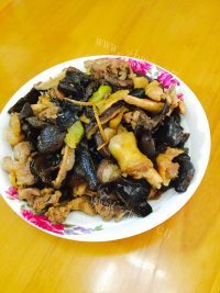 美味的冬菇焖鸡做法图解4)